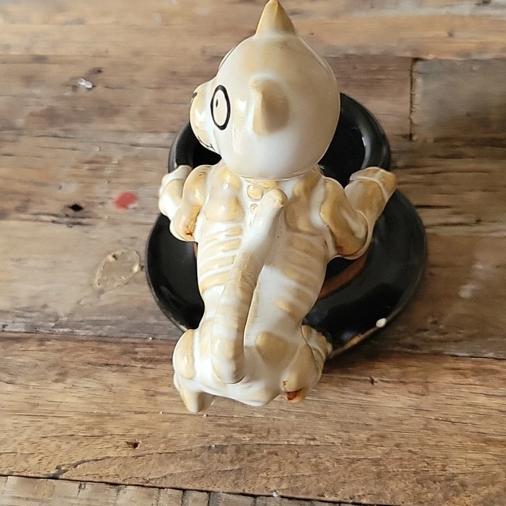 Yankee Candle 2012 Limited Edition Boney Bunch Skeleton Cat Tea Light Holder